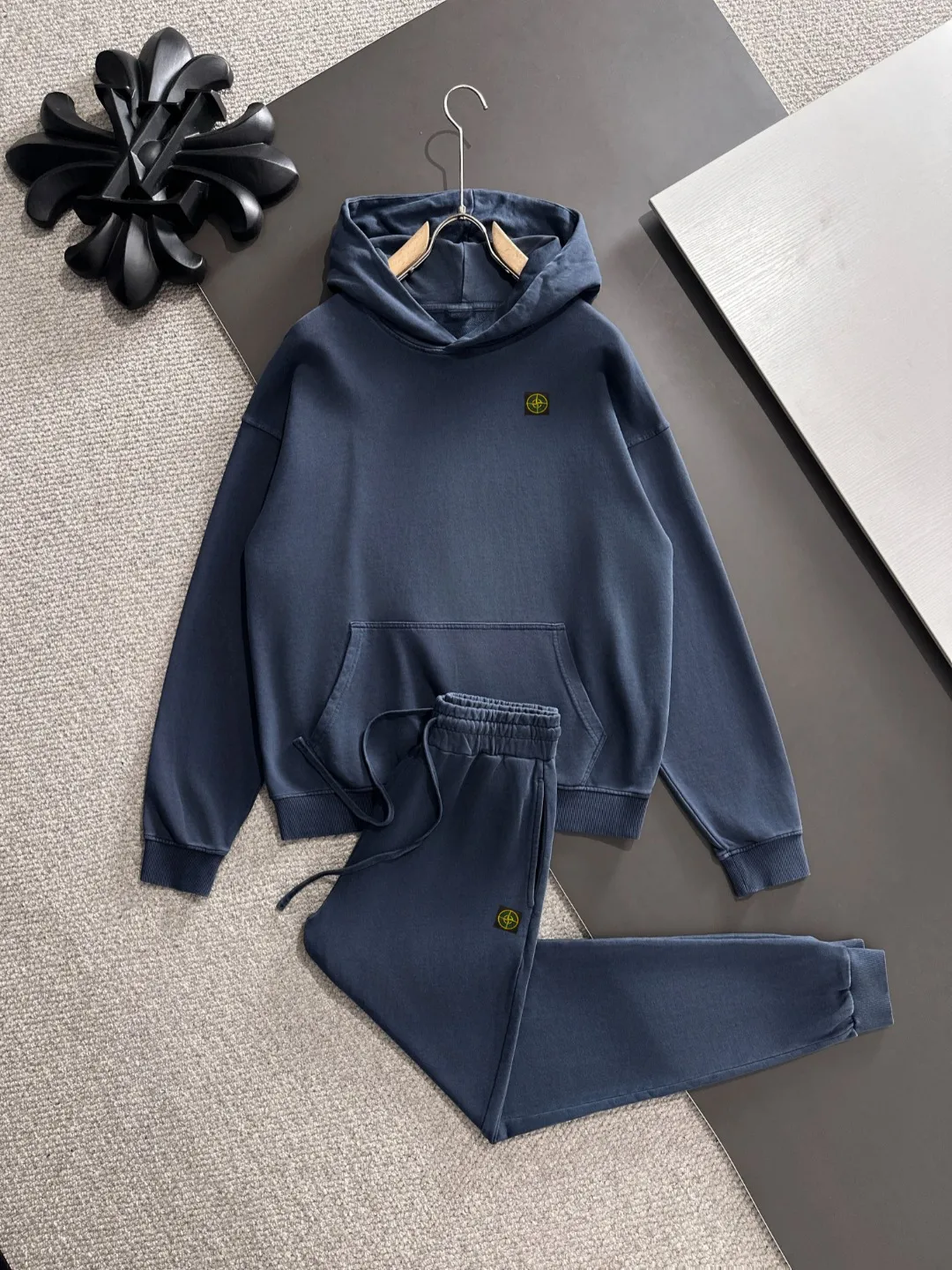 Next day shipping P720 Stone lsland/stone island high quality 2025 autumn and winter new casual heavy industry suit exclusively developed by yb! High quality production! The top version of the trading company channel order, external orders for imported custom fabrics, high breathability and comfort, impeccable details, absolutely worth buying! This type of suit is also a must-have for lazy people. You don’t have to think about how to match it, you can just get it in one set! Brand element design concept, delicate and soft feel! It presents a casual cut and the upper body shape is great! On sale simultaneously on the official website! From a high-end men's positioning brand, the low-key luxury taste is irresistible! Exquisite workmanship and impeccable quality! The overall style is simple, fashionable and timeless, fully meeting the requirements of stylish and tasteful dressing! Sizes: S to XL (or state your height and weight when placing an order)